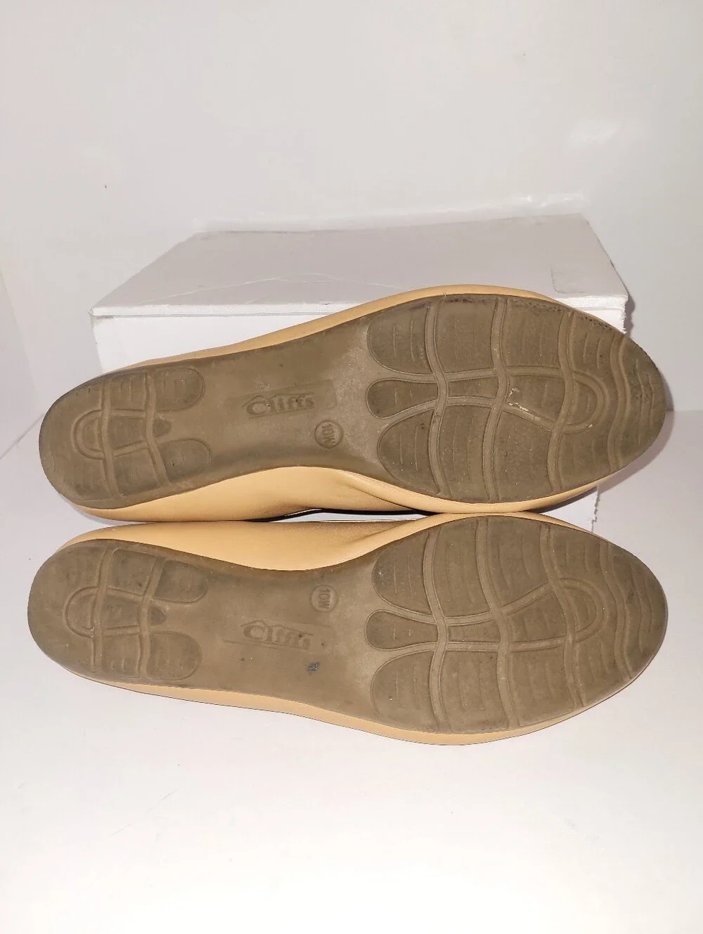 Cliffs by WHITE MOUNTAIN Size 10 Camel Tan Loafers
